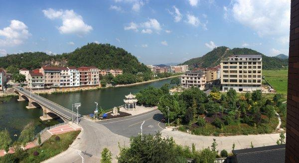 东阳仿古门窗产业崛起:夏屠村十年蝶变,从贫困村到淘宝村奇迹 东阳仿古门窗产业崛起:夏屠村十年蝶变,从贫困村到淘宝村奇迹