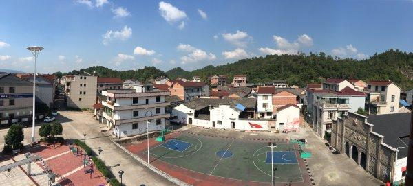 东阳仿古门窗产业崛起:夏屠村十年蝶变,从贫困村到淘宝村奇迹 东阳仿古门窗产业崛起:夏屠村十年蝶变,从贫困村到淘宝村奇迹