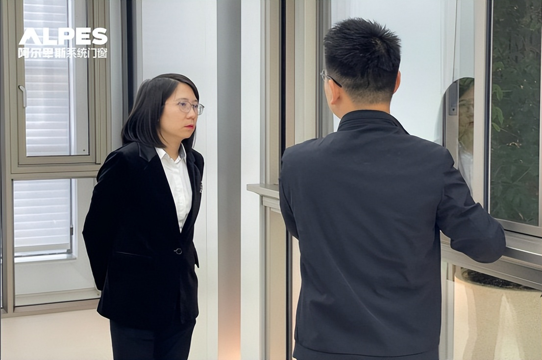 破局价格战！阿尔卑斯联手英辉，瓷泳工艺开启门窗品质革命新纪元！